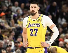 密尔沃基雄鹿队 密尔沃基雄鹿队