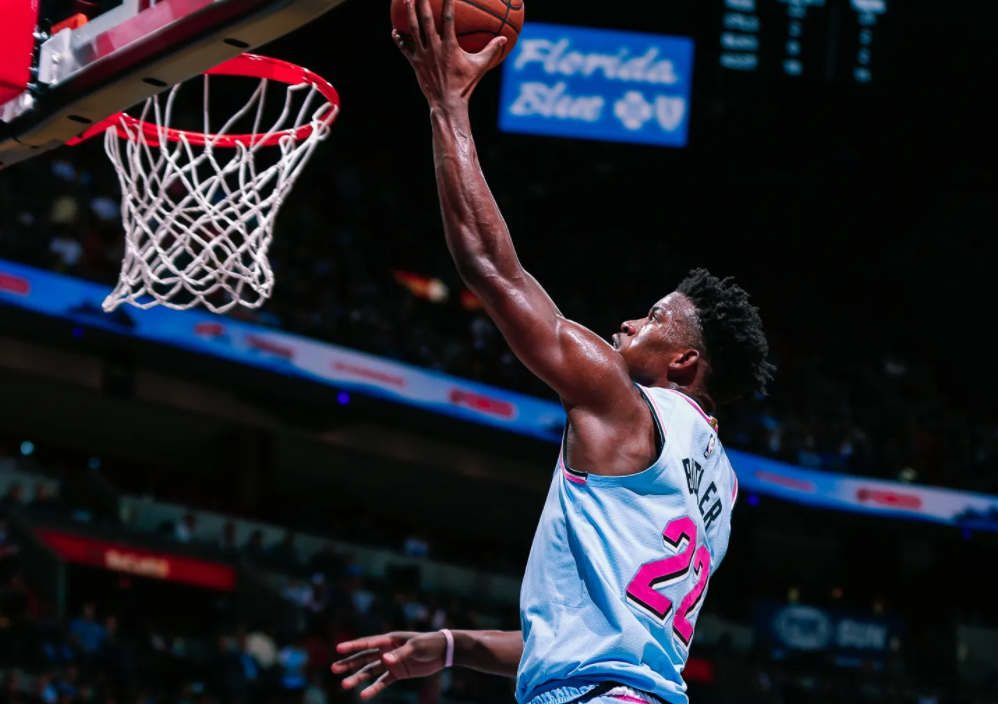 巴特勒在老鹰比赛中问鼎冠军转会期皇家社会调整名单以备欧超杯，网友：广州队刷新队史纪录备战意甲的简单介绍